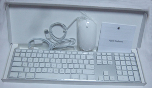 AppleKeyboardアルミテンキー有り。