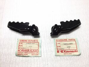 7252 カワサキ KDX80 KX80 RH ステップ左右セット ペダル 34028-1011/ 34028-1012 純正 新品 撮影の為 開封しました。