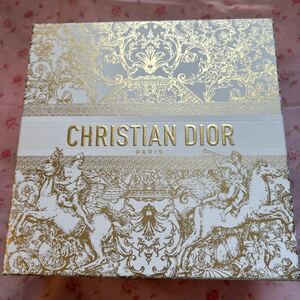 【新品未使用】DIOR ディオール ギフト ボックス 2023 ホリデー クリスマス 小物入れ プレゼント 箱 ペーパークッション Christian Dior