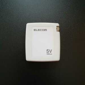送料込み　即決　ELECOM　AVD-ACAU1NWH　！USBコネクタ用AC充電器　ホワイト　iPod　シンプル