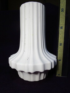 レア　アンティーク★フラワーベース　ホワイト 磁器製 白 しのぎ 花瓶 一輪挿し オブジェ ディスプレイ 高さ約22cm★華道具