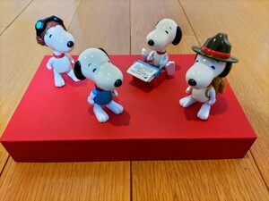 マクドナルドのハッピーセットのおもちゃ　マックトイ　ゆかいなスヌーピー　レア物４個セット　SNOOPY　PEANUTS　ビンテージ