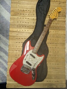 フェンダージャパン　赤いMustang　エレキギター Fender ソフトケース付