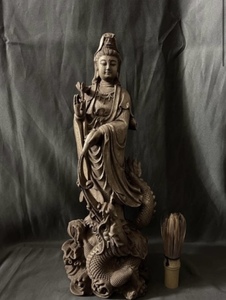 高36cmcm 仏教工芸品　総楠製　井波彫刻一刀彫　木彫仏像　龍上観音菩薩立像