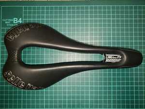 selle ITALIA セラ イタリア　SLR SUPER FLOW　Sサイズ