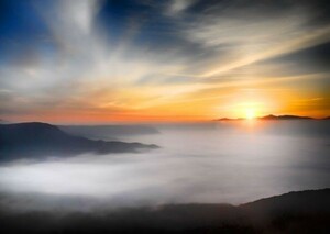 阿蘇山 神秘的なカルデラの夜明け 雲海 日の出 絵画風 壁紙ポスター 特大A1版830×585mm（はがせるシール式）006A1