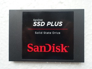 ★☆SanDisk　SSD　PLUS　2.5インチ　120GB　SATA3(6Gb/s)　R:520MB/S　W:180MB/S　中古★☆　