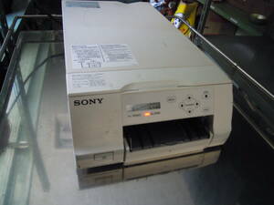 新00014　SONY　ソニー　UP-D25MD メディカルプリンター　カラービデオプリンター　A-4段