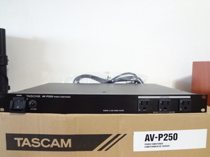 美品 TASCAM パワーディストリビューター／コンディショナー AV-P250