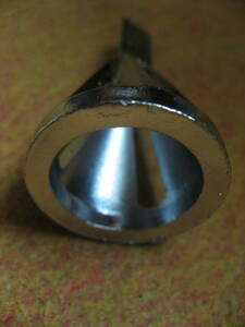 ねじ棒、ボルトねじの切断した部分のバリ取り工具。アルミ製