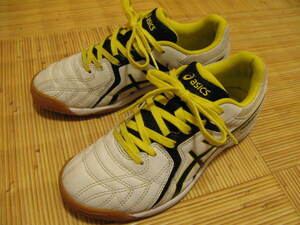 【used】asics（アシックス）CALCETTO　白×黒×黄：体育館シューズ：22.5cm