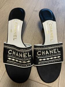 CHANELシャネルmadeinITALYブラックロゴミュール37。23.5cmから24cm正規品夏にぴったり