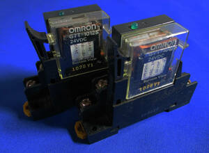 オムロン　OMRON　G7T1012Sリレーセット　ソケット付き　2組
