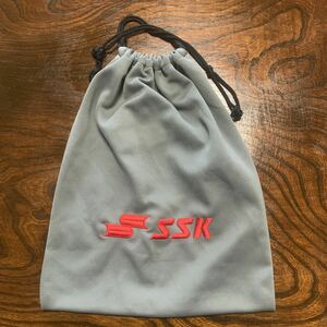 SSK 総刺繍 巾着袋 グレー 学童軟式 野球部活動 グローブ スパイク入れ 控え選手の存在かあるから…
