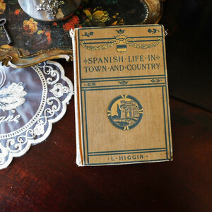 +..。*゜+ 1903年　アンティーク感漂う古書　スペインの生活　アンティークブック　ヴィンテージ本　洋書　古書　インテリア　家具　英国