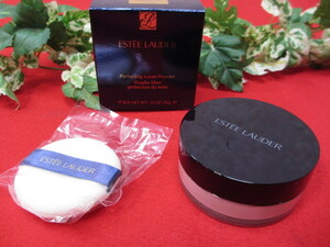 クリAS465　未使用　ESTEE LAUDER エスティローダー パーフェクティングルースパウダー01　10ｇ・パフセット