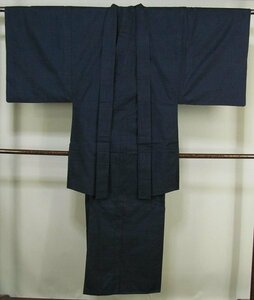 せ182　正絹　大島紬　男性用　アンサンブル　紺地　亀甲柄　襦袢もセット　【美品】 　身丈145ｃｍ