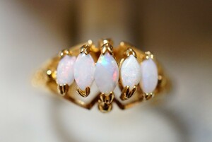 571 天然オパール opal ゴールドカラー リング 指輪 ヴィンテージ アクセサリー アンティーク 天然石 色石 宝石 カラーストーン 装飾品