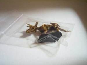 海洋堂　チョコラザウルス　トリケラトプス　（骨格）