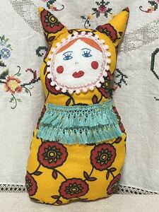 猫 人形 ネコ ぬいぐるみ 手作り ハンドメイド アフリカ布 古布 リメイク リサイクル 生地 刺繍