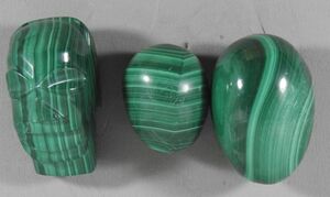 緑色の石　3個　素材は大理石みたいな感じで何かわかりません　hg24