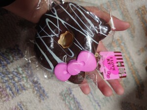 日本限定 スクイーズ HELLO KITTY ハローキティ ビッグドーナツマスコット やわらか感触 サイズ約横9.5cm (株)サンリオ　チョコレート