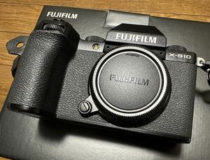 極美品 富士フィルム X-S10 ボディ シャッター数285枚 ミラーレスコンパクト一眼 FUJIFILM 