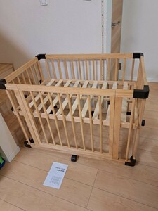 木製ベビーベッド　赤ちゃん　新生児　使用期間短く美品　キャスター付き