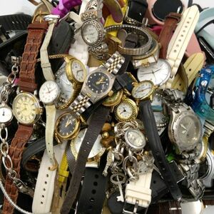 腕時計 大量 100点以上 4.5㎏ まとめ売り ジャンク扱 GUESS Geneva Timex FOSSIL DECADE Relic DKNY 他 まとめて Watch S08