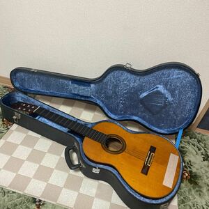 中古　ヤマハ C-250 クラシックギター ガットギター 弦楽器 ハードケース付 YAMAHA 