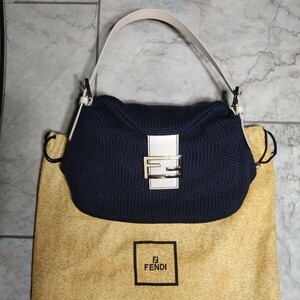 美品「FENDI 」 ワンショルダーマンマバケット 　ニット(ネイビー)xレザー(オフホワイト)　「FF」ロゴ(アイボリー xシルバー)　保護シール