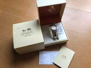良好程度 箱付属品付 COACH コーチ 9.517.213 ロゴベゼル シルバーカラー SSモデル クオーツ レディース 腕時計