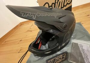 USED TroyleeトロイリーD3 ファイバーライト サイズXS BMX MTB DH モノブラック フルフェイス 人気カラー