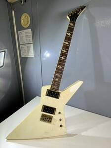 ★1円スタート FERNANDES フェルナンデス エクスプローラー？ 弦無し ケース無し 動作未確認 傷あり 楽器 現状品 ジャンク 中古品 管理K44