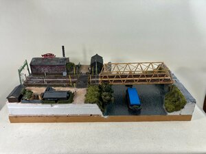 Nゲージ 鉄道模型 ジオラマ 昭和 工業地帯 河川に架かるトラス鉄橋 ポンポン船 空地の野球少年 昇降式遮断機 展示台 ディスプレイ marg-E