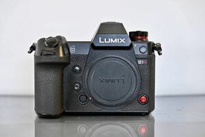 LUMIX S1H、SDカード２枚/予備バッテリー/smallrig ケージ付属