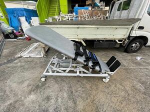 ○I8521 SEERS MEDICAL チルトテーブル　電動式　THERAPY TILT TABLE○