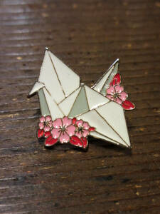 ピンバッチ　折り鶴　白　桜　折り紙　日本　JAPAN　和風　ピンバッジ