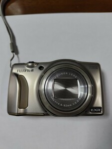 美品 FUJIFILM FinePix ファインピックス F770EXR 20x f=4.6-92mm デジタルカメラ シルバー 純正バッテリー、充電器 ＆ 8GB SDカード付属