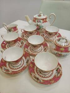 ◆14445 中古 ROYAL ALBERT LadyCarlyle ロイヤルアルバート レディカーライル ティーセット ティーポット カップ＆ソーサー 他 食器 花柄