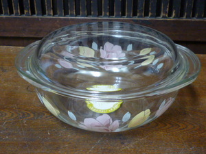 昭和レトロ　PYREX IWAKI 耐熱 ガラス 容器 蓋つき 両手鍋 花柄 フラワー パイレックス 岩城キッチン インテリア ディスプレイ