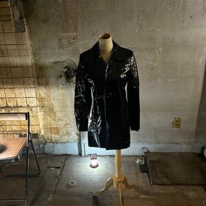 良品・９０年代ビンテージ・コムデ・ギャルソン・トリコの黒のモード感のある・コーティング素材のコート
