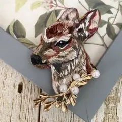 鹿　ハンドメイド　刺繍ブローチ