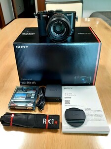 【美品】【おまけ多数付き】SONY デジタルカメラ Cyber-shot RX1R 2470万画素 光学2倍 DSC-RX1R