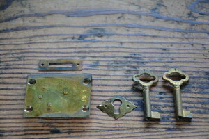 NO.9105 古い真鍮の引き出し錠 45mm 検索用語→A50gアンティークビンテージ古道具真鍮金物鍵小引き出しドロワー本箱
