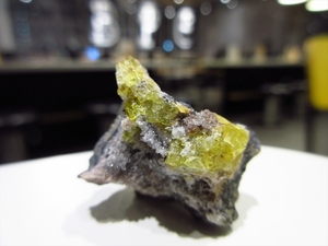 外国産鉱物標本　南アフリカ産　スツルマナイト(スツルマン石)　Sturmanite