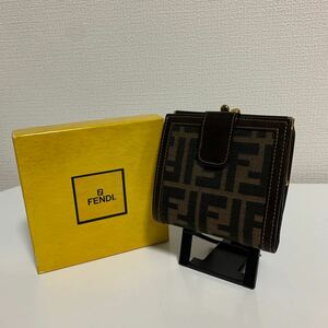 新品　未使用品　FENDI フェンディ ズッカ 柄　折り財布　二つ折り財布 ブラウン　金金具