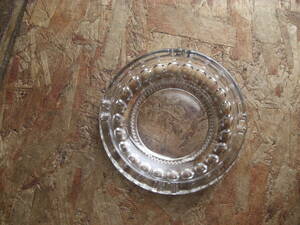 ギャマン　　灰皿　トップ　材質　ソーダガラス　口径　約　１８５ｍｍ　　高さ　約　５６ｍｍ　床の間保管
