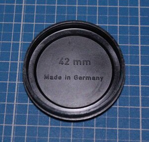 [eiA186] レンズキャップ 42mm ドイツ製　 camera LENS CAP Made in Germany 前蓋 かぶせ式
