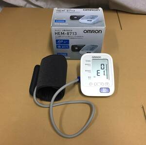 OMRON 　オムロン　自動電子血圧計　上腕式血圧計　HEM-8713